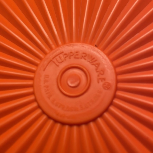 Vintage Tupperware Orange Servalier Lid in Good Condition Square 6 1/2” x 6 1/2” - Picture 2 of 8